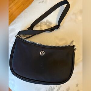 lululemon City Essentials Mini Shoulder Bag 1L – Black/Silver